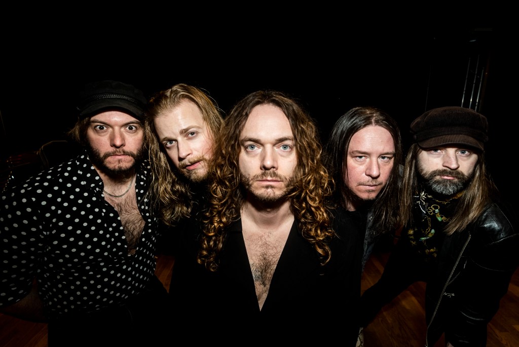 ”Ser man någon korsfästas 20 gånger så knyts&nbsp;band”